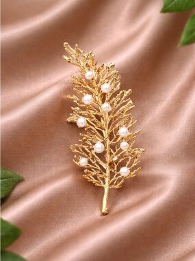 Gold Fern Leaf Brooch with Pearls – Minimalist Elegant Pin